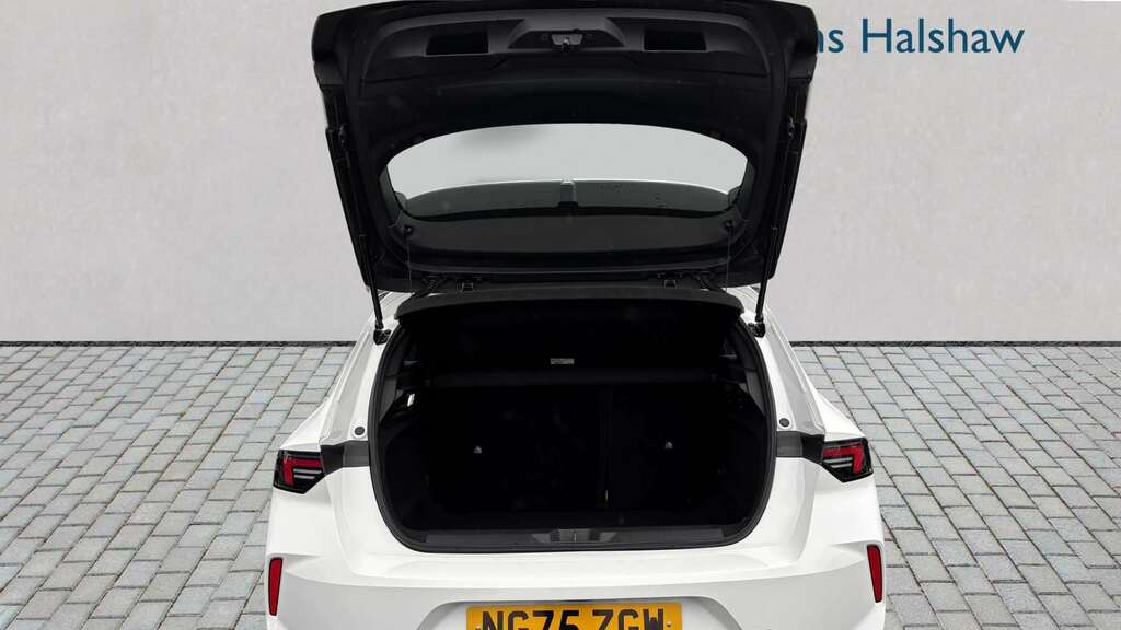 Vauxhall Astra 1.2 Turbo 130 Griffin 2026 White #6