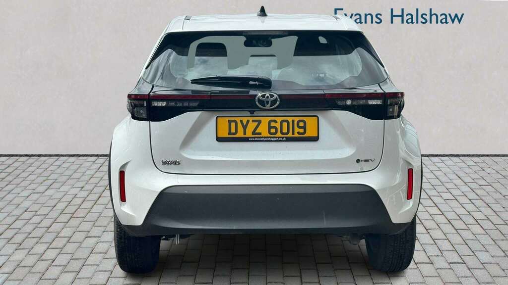 Toyota Yaris Cross 1.5 Hybrid Icon Cvt 2025 White #4