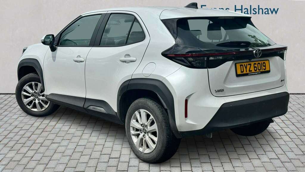 Toyota Yaris Cross 1.5 Hybrid Icon Cvt 2025 White #2