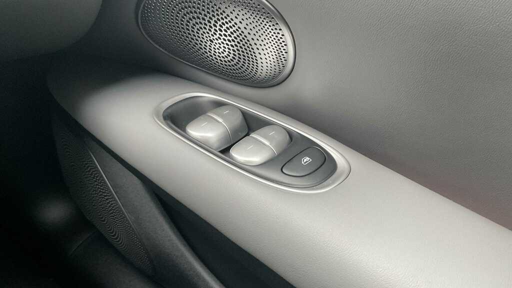MG IM5 75Kwh Standard Range Saloon Blue #13