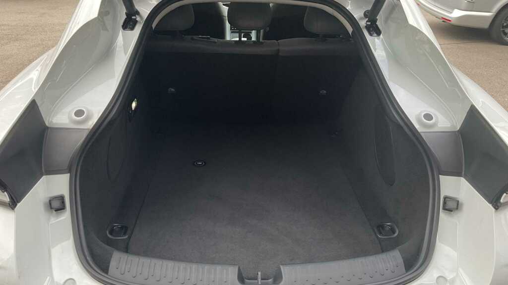 MG IM5 75Kwh Standard Range Saloon Blue #19