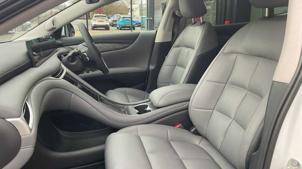 MG IM5 75Kwh Standard Range Saloon Blue #14