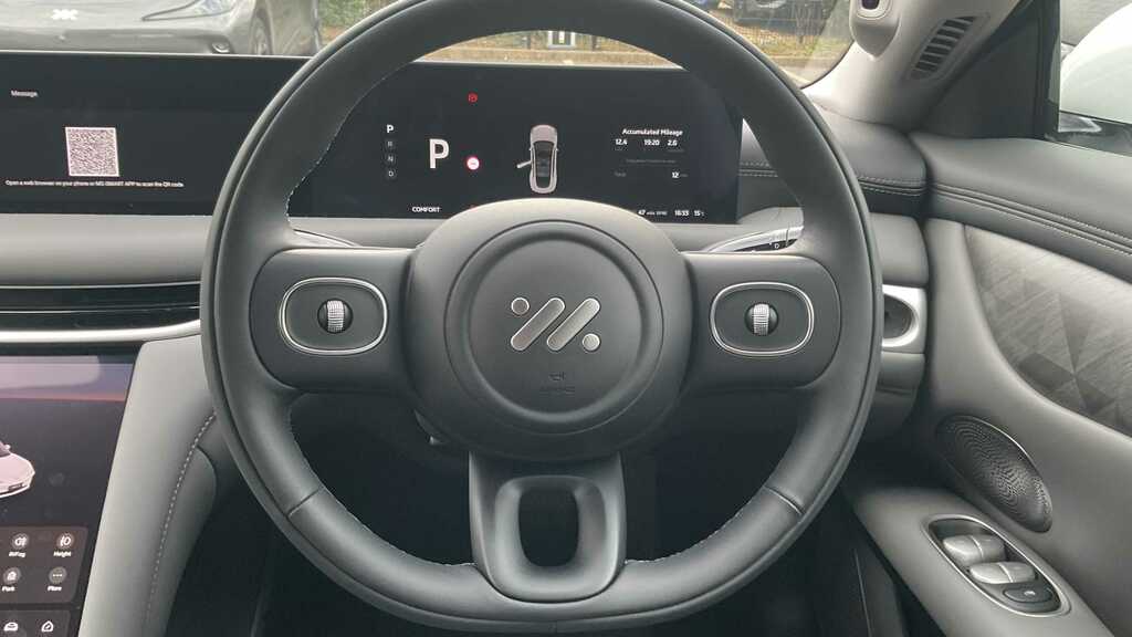 MG IM5 75Kwh Standard Range Saloon Blue #18