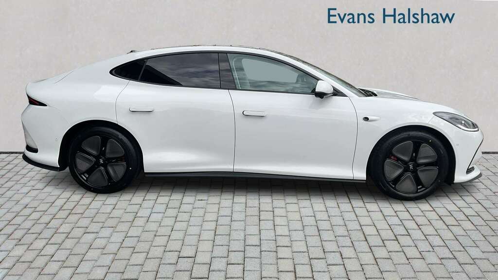MG IM5 217Kw Standard Range 75Kwh 2026 White #3