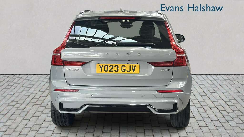 Volvo XC60 2.0 B5p Plus Dark Awd Geartronic 2023 YO23GJV Grey #4