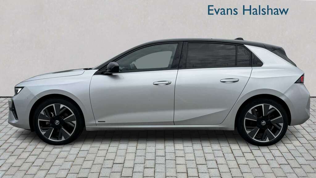 Vauxhall Astra 115Kw Ultimate 54Kwh 2023 White #4