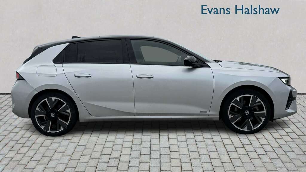 Vauxhall Astra 115Kw Ultimate 54Kwh 2023 White #3