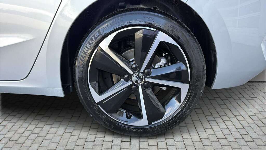 Vauxhall Astra 1.2 Turbo 130 Griffin 2026 Silver #5