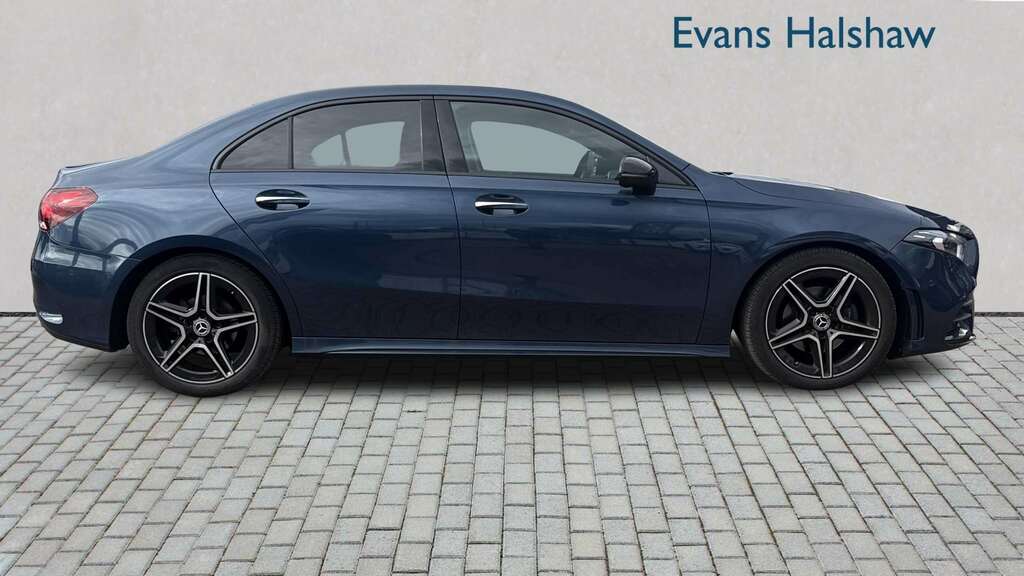 Mercedes-Benz A Class A180 Amg Line Premium 2023 MD72TJY Blue