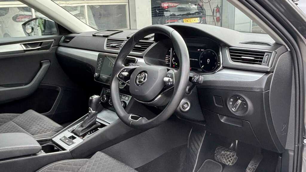 Skoda Superb 2.0 Tdi Cr Se Dsg 2023 Grey #6