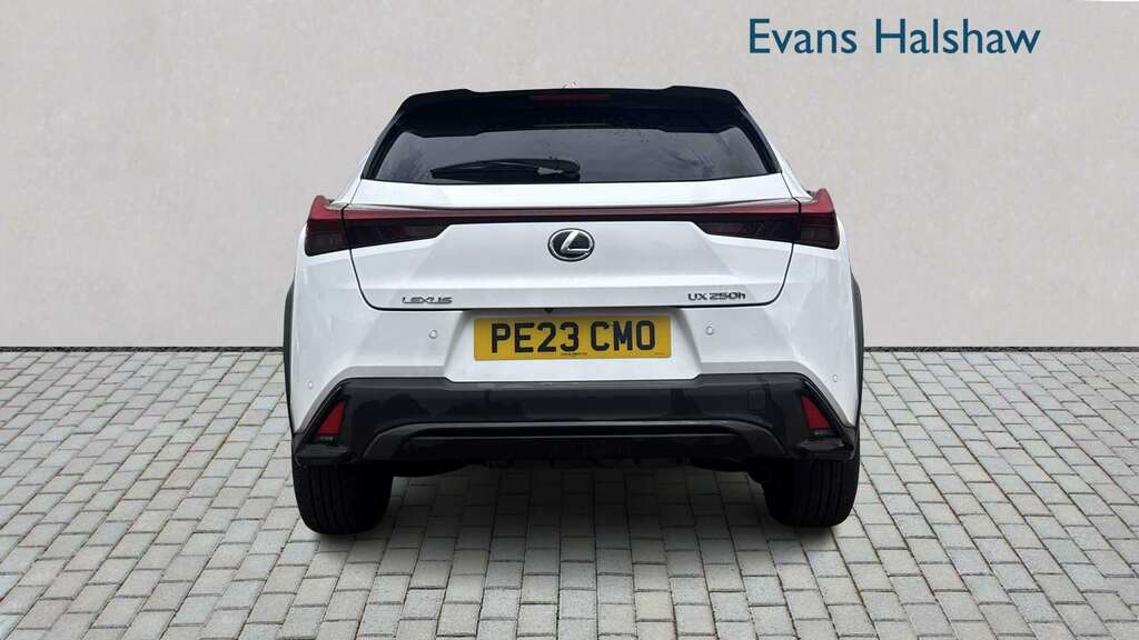 Lexus UX 250H 2.0 F-sport Design Cvt 2023 White #5