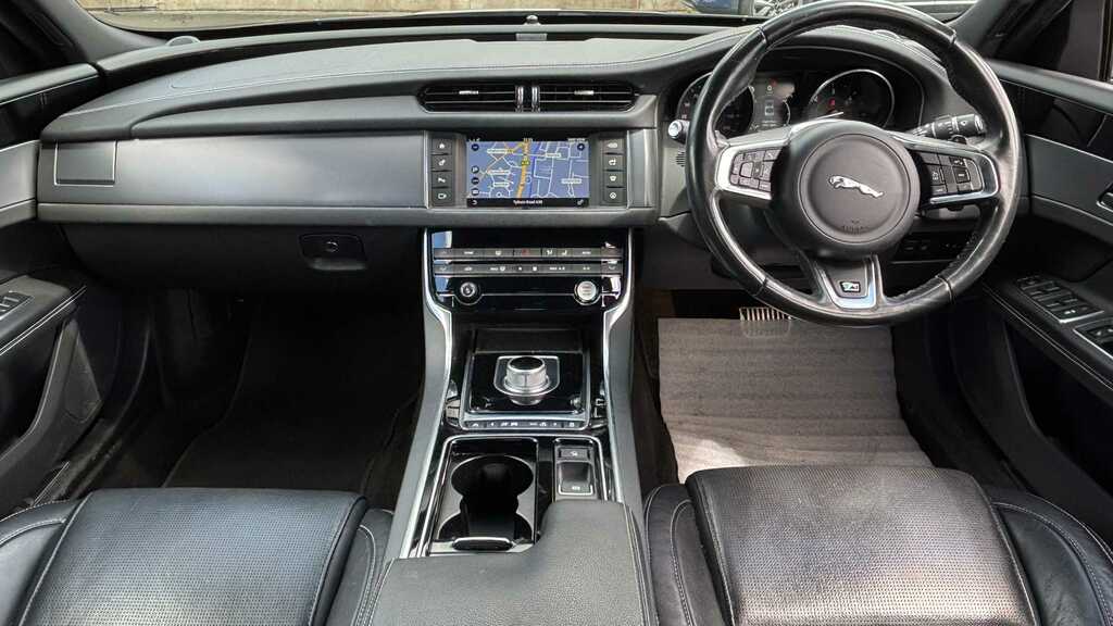 Jaguar XF D Luxury #7