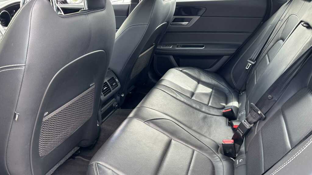 Jaguar XF D Luxury #9