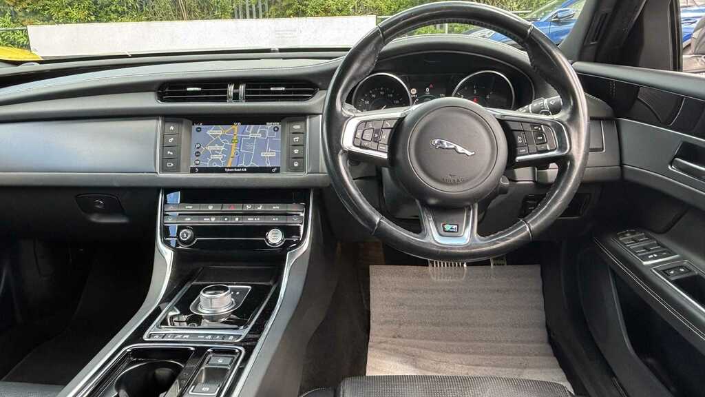 Jaguar XF D Luxury #11