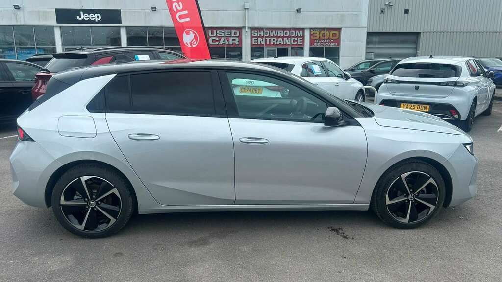 Vauxhall Astra 1.2 Turbo 130 Griffin 2026 White #4