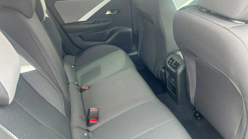 Vauxhall Astra 1.2 Turbo 130 Griffin 2026 White #6