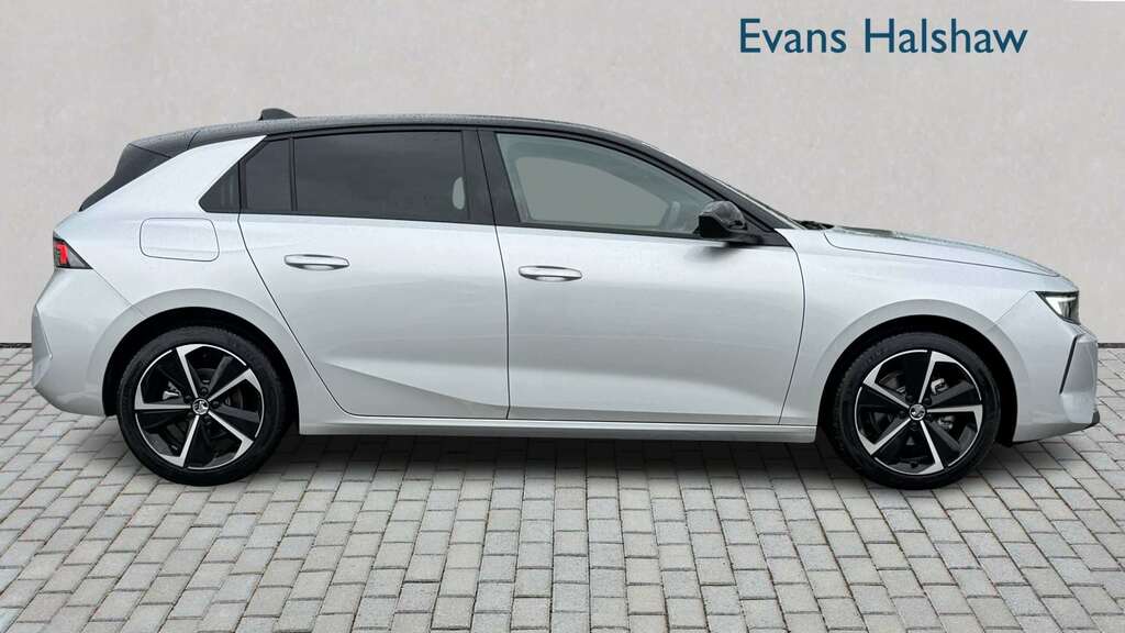 Vauxhall Astra 1.2 Turbo 130 Griffin 2026 White #3