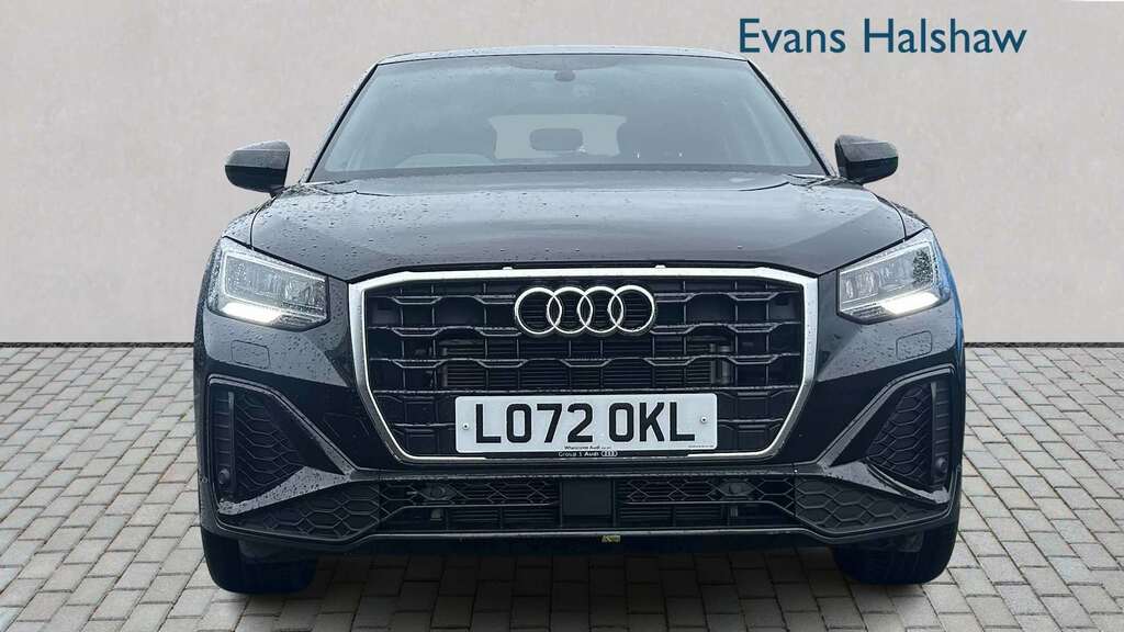 Audi Q2 35 Tfsi S Line S Tronic 2023 Black #4