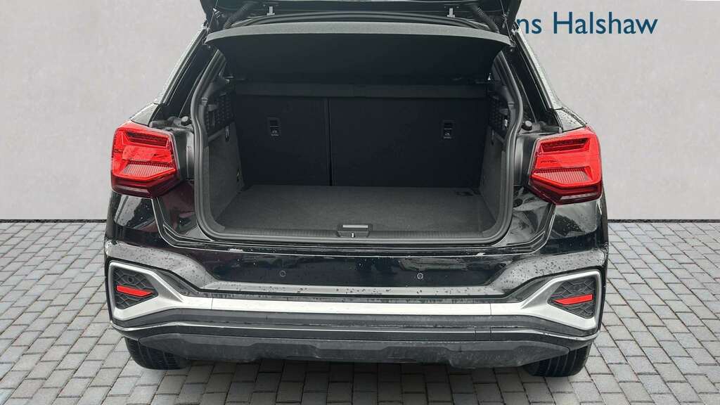 Audi Q2 35 Tfsi S Line S Tronic 2023 Black #6