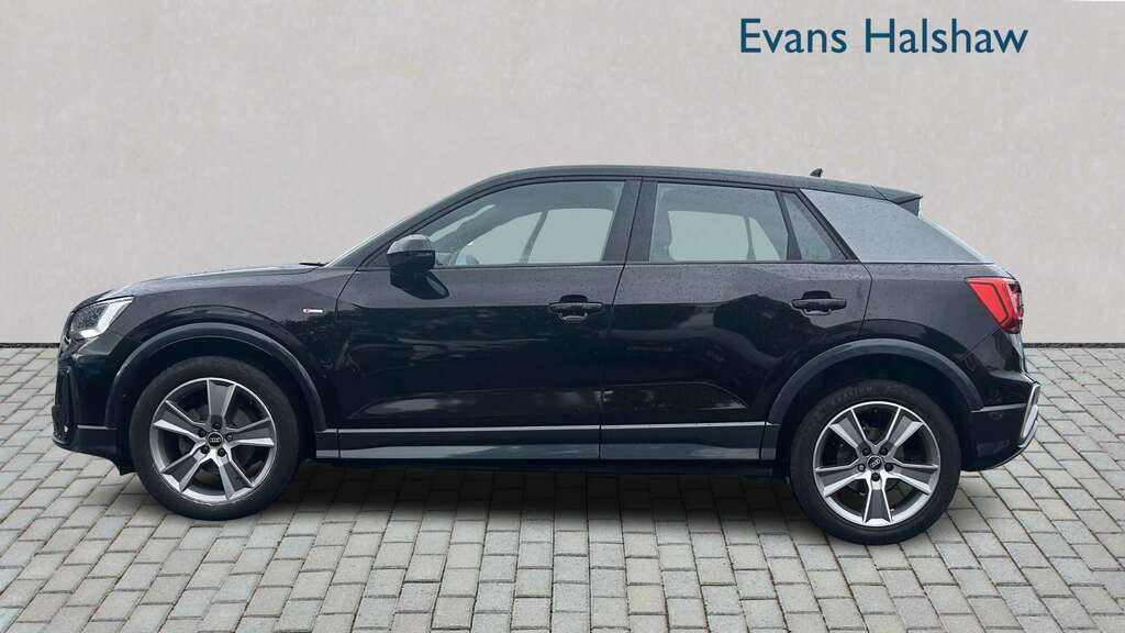 Audi Q2 35 Tfsi S Line S Tronic 2023 Black #3