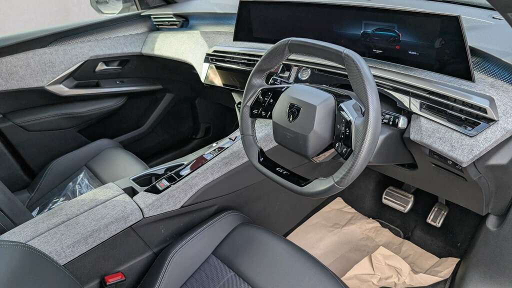 Peugeot 5008 1.2 Hybrid 136 Gt E-dsc6 2025 #2