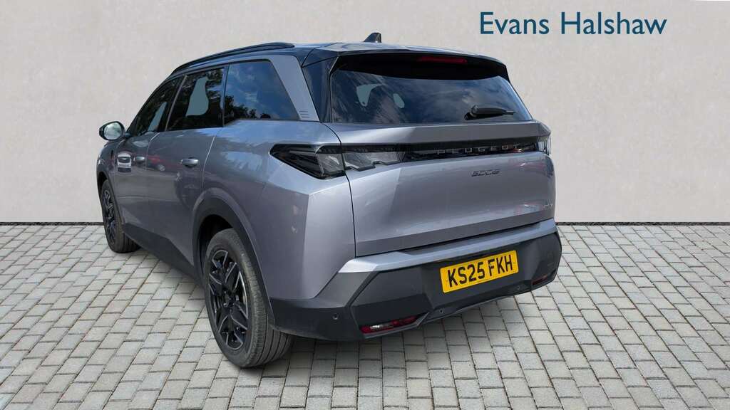 Peugeot 5008 1.2 Hybrid 136 Gt E-dsc6 2025 #4