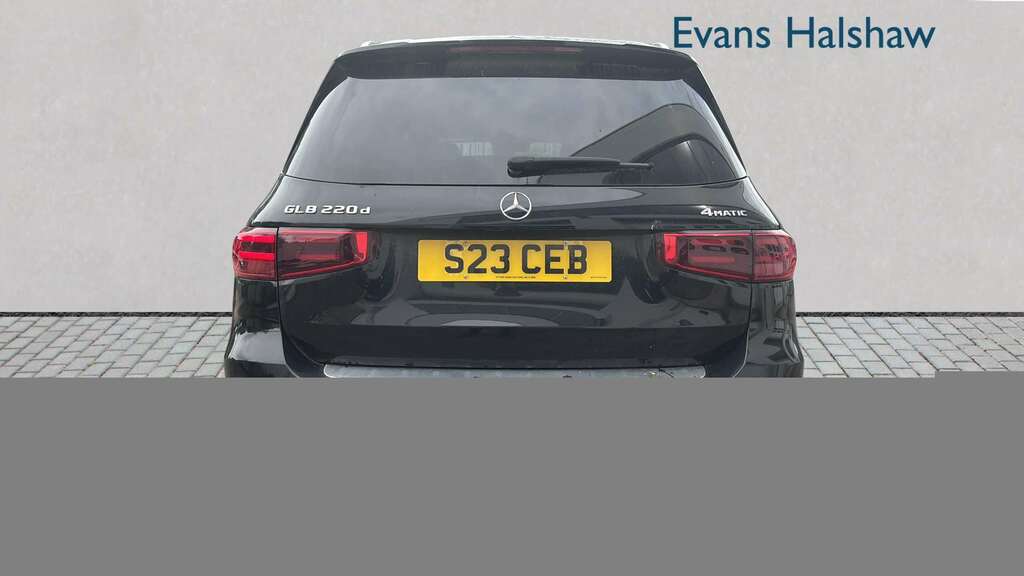 Mercedes-Benz GLB Class 220D 4Matic Amg Line Executive 8G-tronic 2024 Black #4