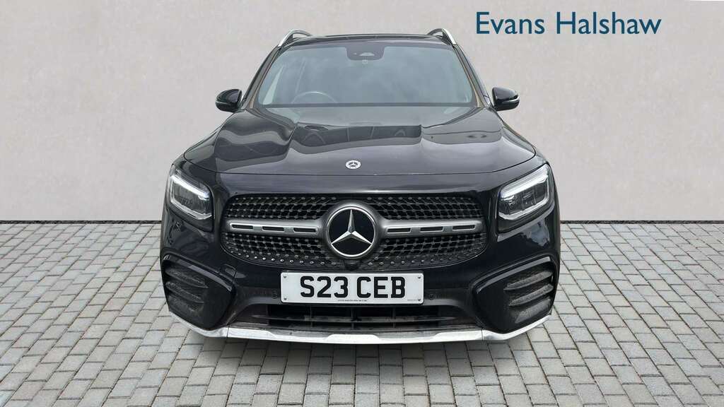 Mercedes-Benz GLB Class 220D 4Matic Amg Line Executive 8G-tronic 2024 Black #3