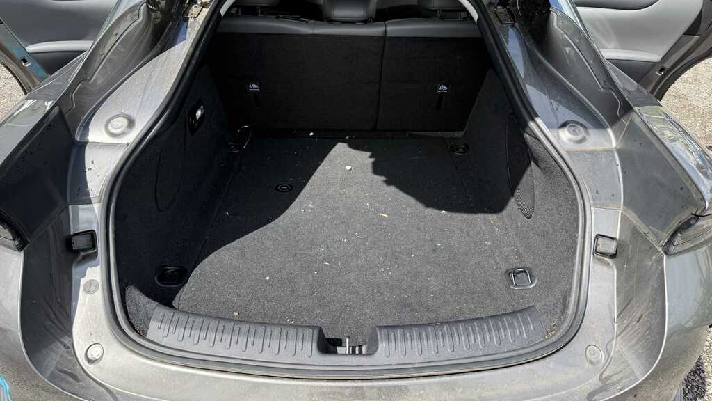MG IM5 75Kwh Standard Range Saloon Black #8