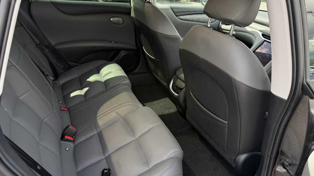 MG IM5 75Kwh Standard Range Saloon Black #7