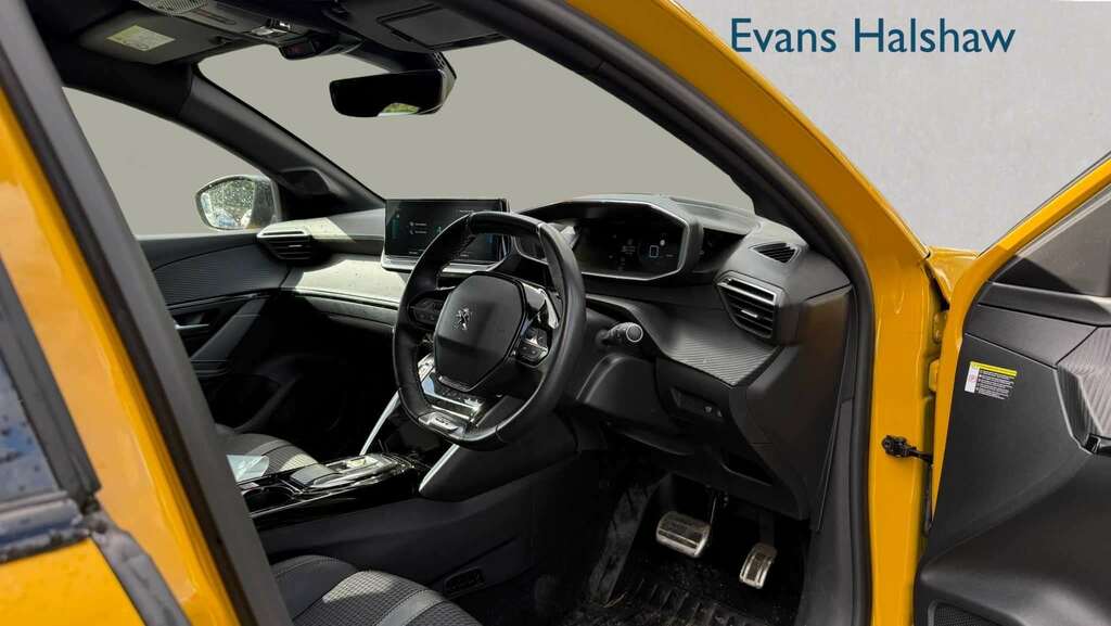 Peugeot e-208 100Kw Gt 50Kwh 2022 Yellow #4