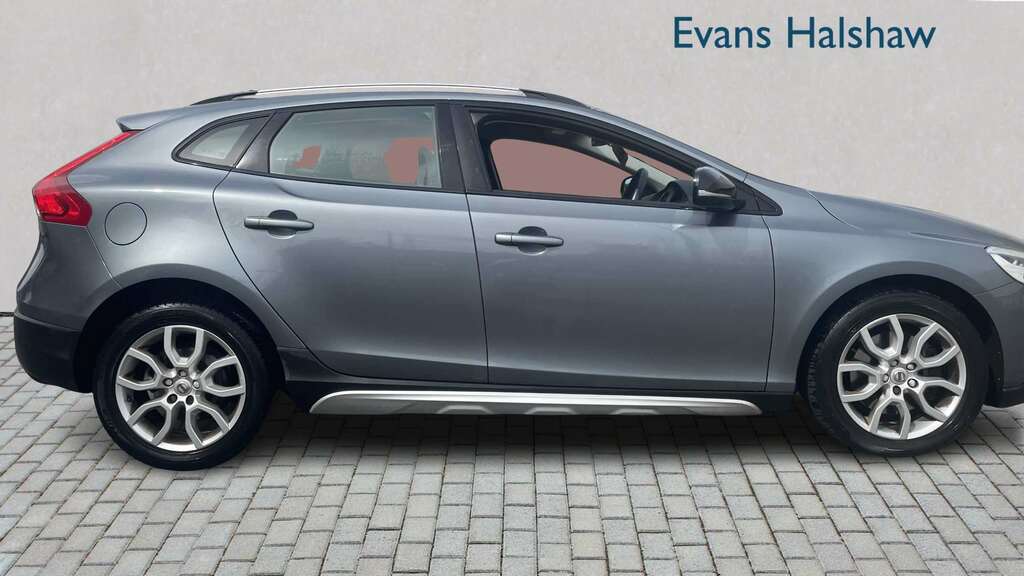 Volvo V40 Cross Country D2 120 Cross Country Pro Geartronic 2018 CN68NNJ Grey #2