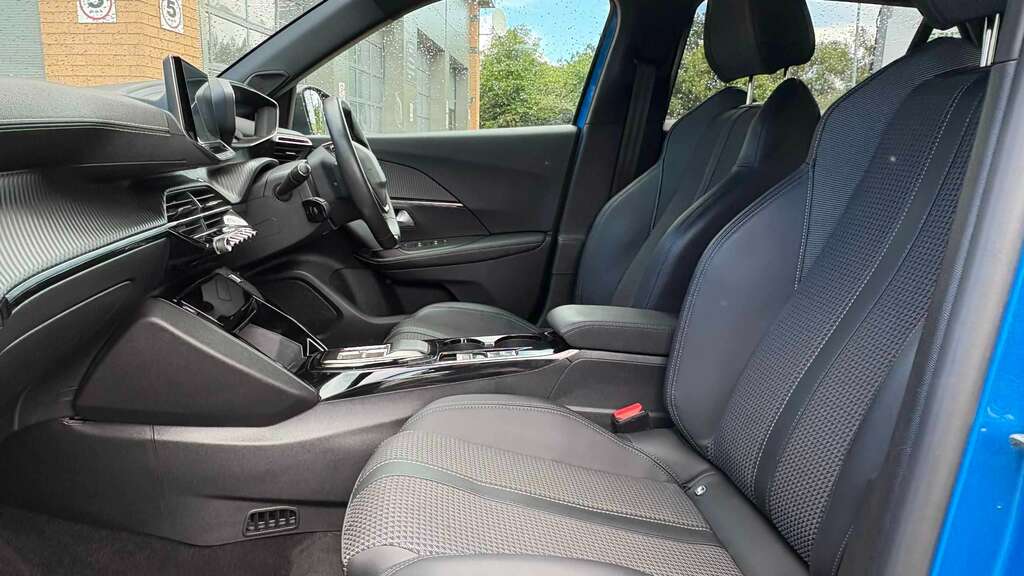 Peugeot e-2008 2008 Allure Premium Ev Black #10