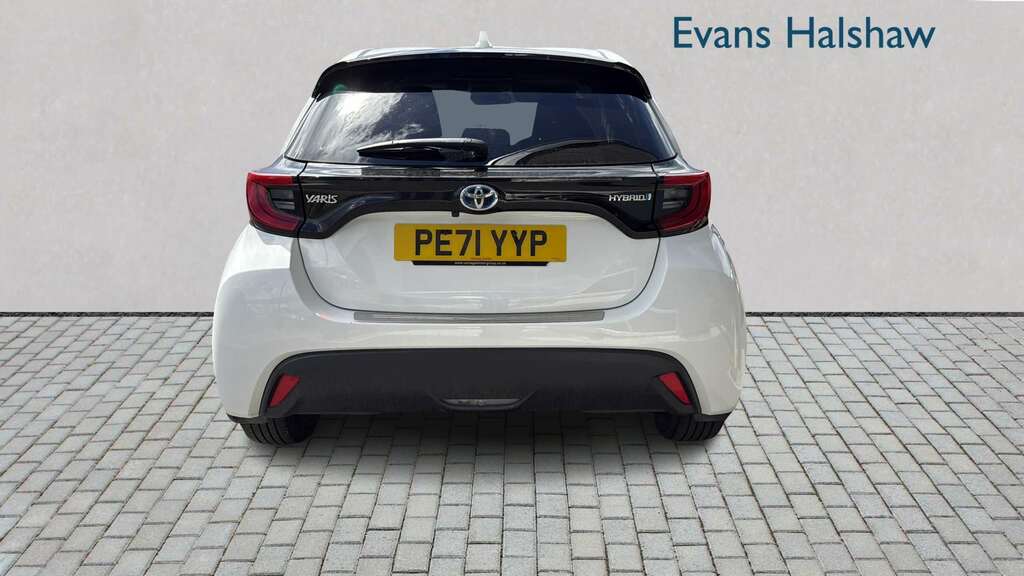 Toyota Yaris 1.6 Awd Circuit Pack Black #4