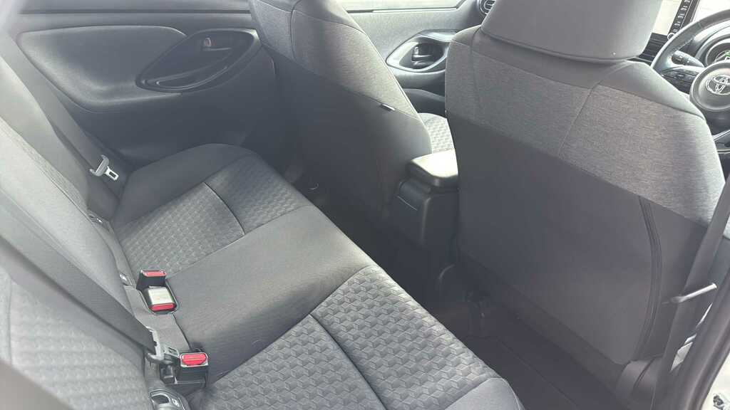 Toyota Yaris 1.6 Awd Circuit Pack Black #11