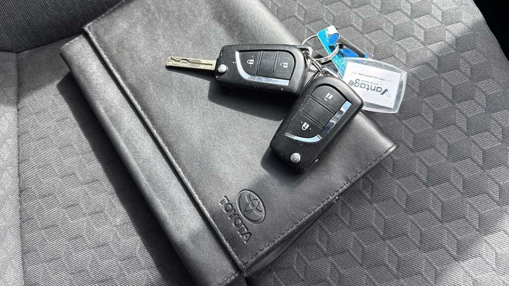 Toyota Yaris 1.6 Awd Circuit Pack Black #15