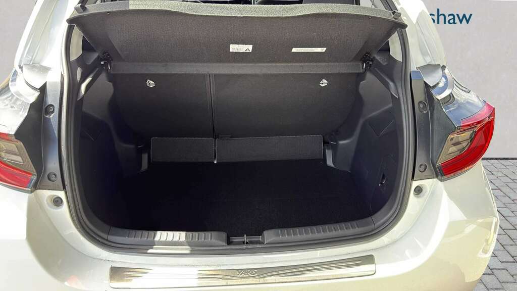 Toyota Yaris 1.6 Awd Circuit Pack Black #6