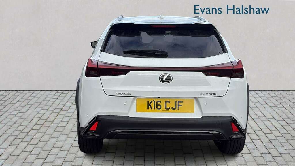 Lexus UX 250H 2.0 F-sport Design Cvt 2023 White #4