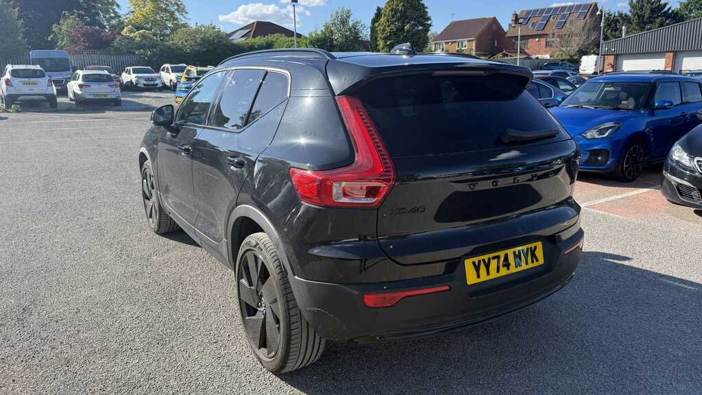 Volvo XC40 2.0 B4p Plus Black Edition 2024 Black #3