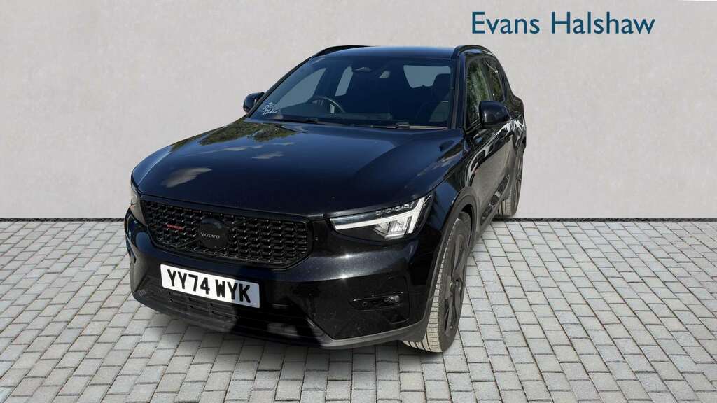 Volvo XC40 2.0 B4p Plus Black Edition 2024 Black #2