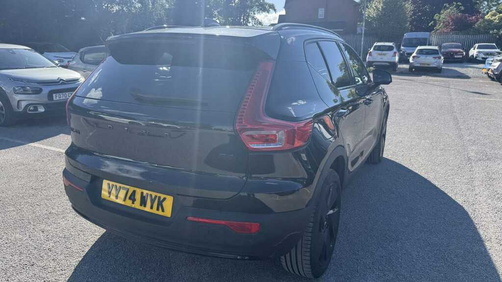Volvo XC40 2.0 B4p Plus Black Edition 2024 Black #4