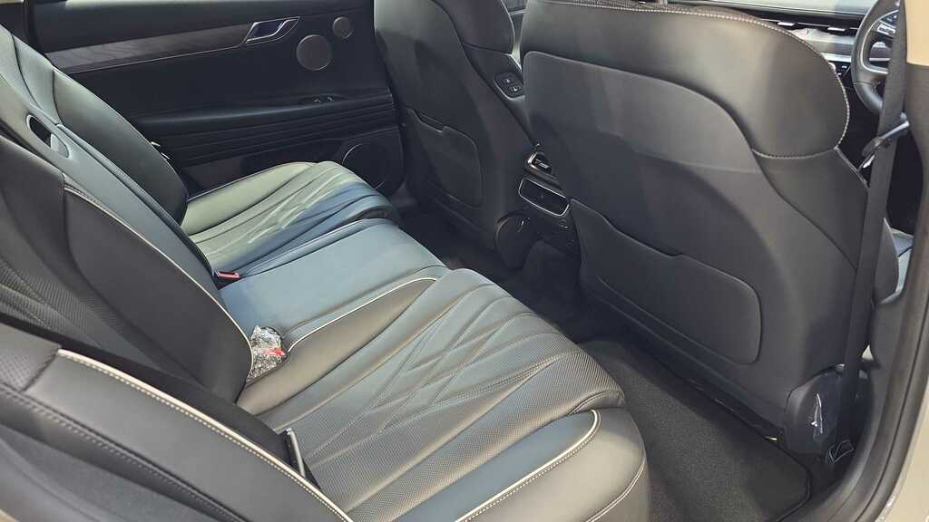 Genesis G80 272Kw Luxury 87.2Kwh Awd 2026 Grey #9