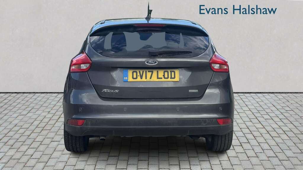 Ford Focus 1.0 Ecoboost Zetec Edition 2017 OV17LOD White #4