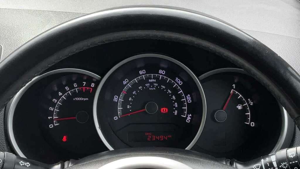 Kia Venga 1.6 4 Euro 6 Red #9