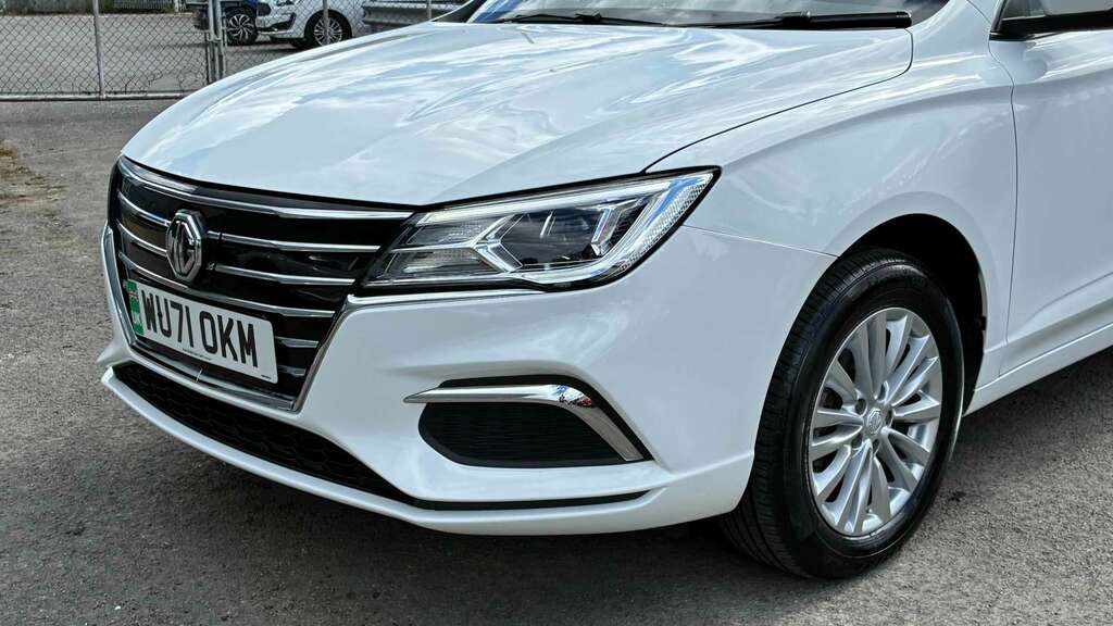 MG MG5 Exclusive White #9
