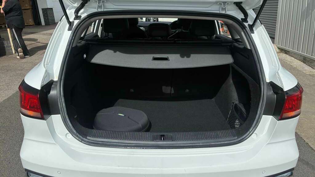 MG MG5 Exclusive White #17