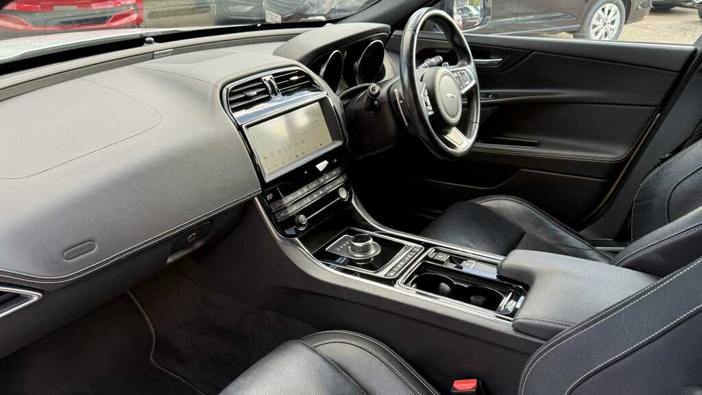 Jaguar XE 2L R-sport Grey #8