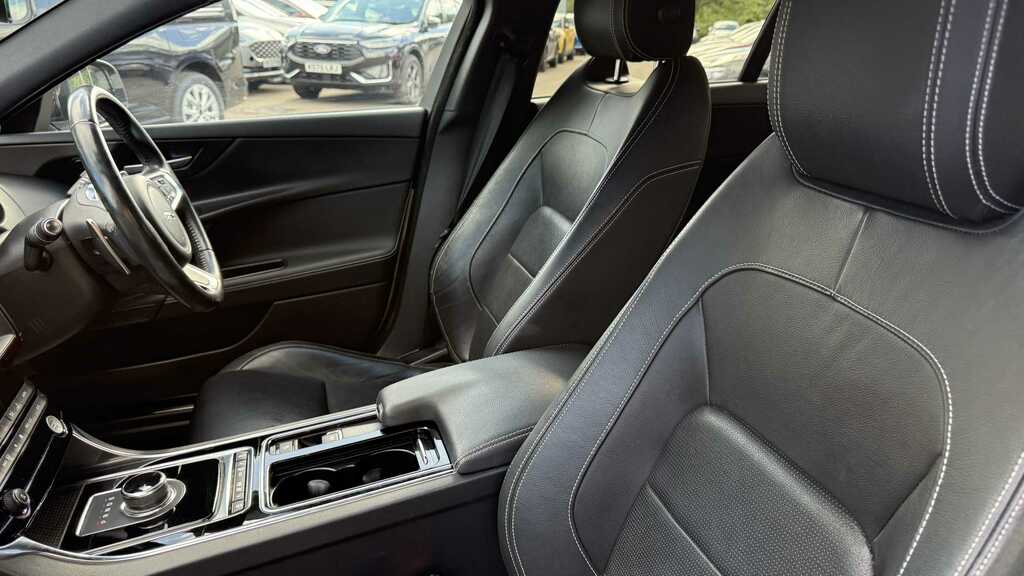 Jaguar XE 2L R-sport Grey #9