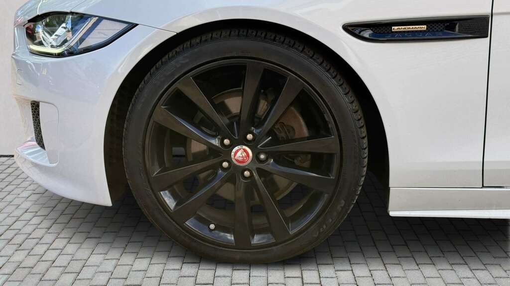 Jaguar XE 2.0 250 Landmark Edition 2018 White #3
