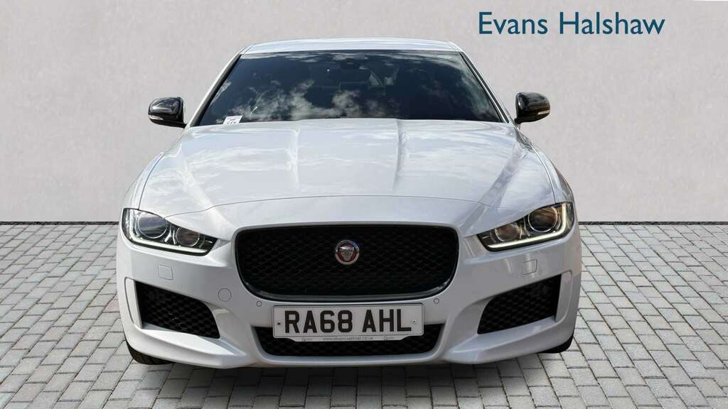 Jaguar XE 2.0 250 Landmark Edition 2018 White #4